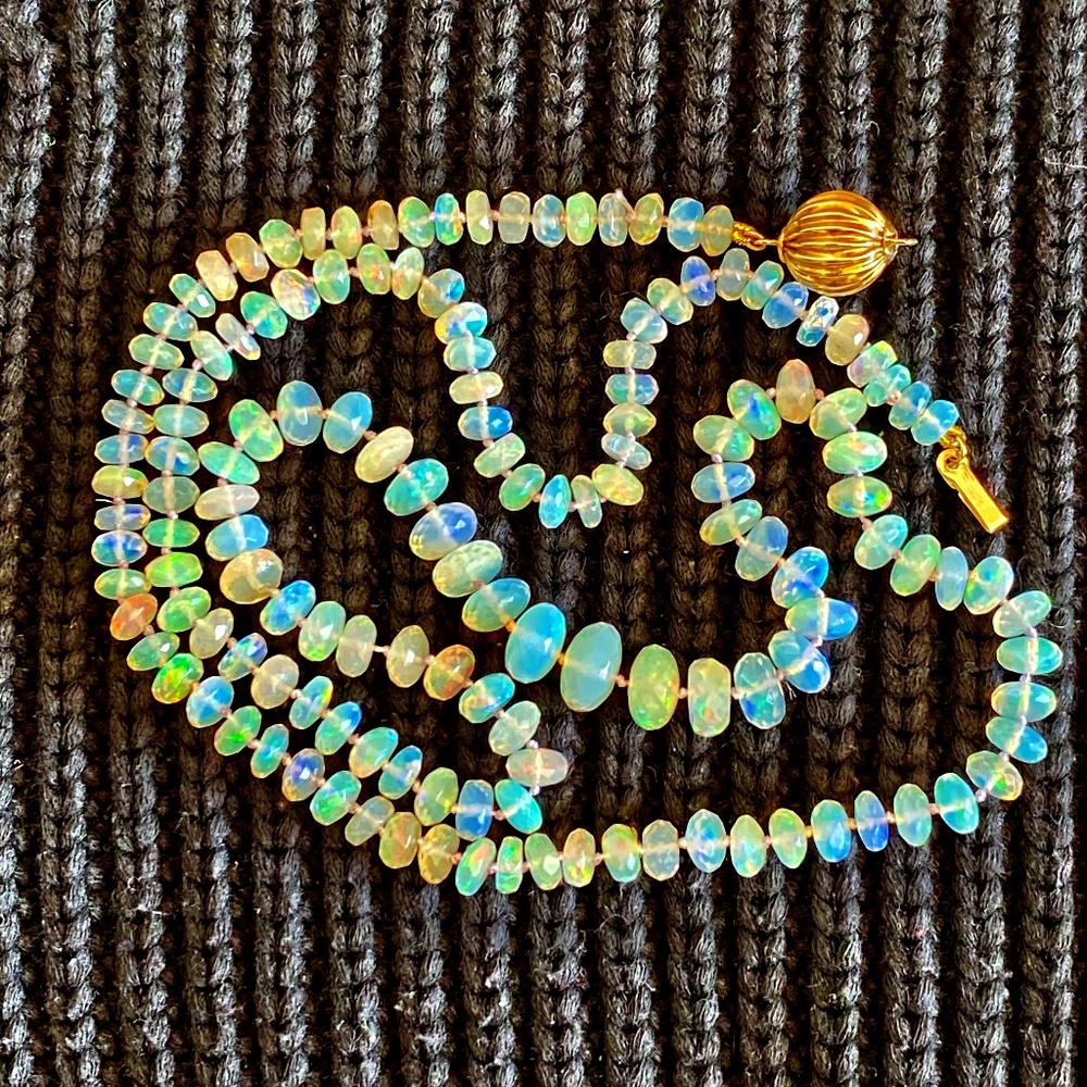 4.5mm to 8.5mm Ethiopian Opals Hand Knotted - 14K Solid Yellow Gold Clasp - Picture 4 of 17